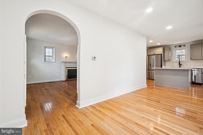 Building Photo - 7809 Oakdale Ave