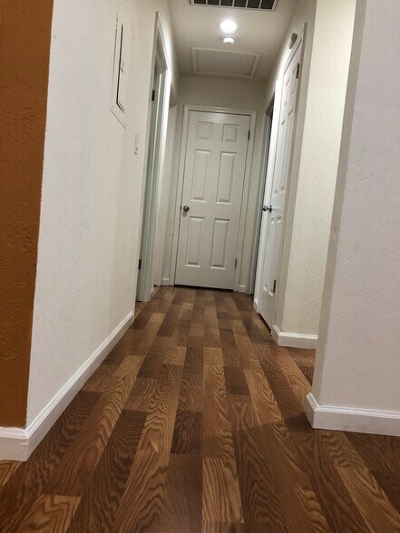 Building Photo - 1675 Whitwood Ln