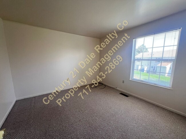 Building Photo - 2 BR 1.5 bath Condo in Central York School District