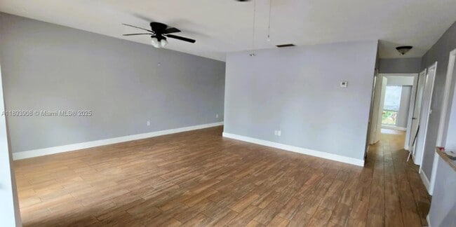 Building Photo - 7318 Twin Sabal Dr