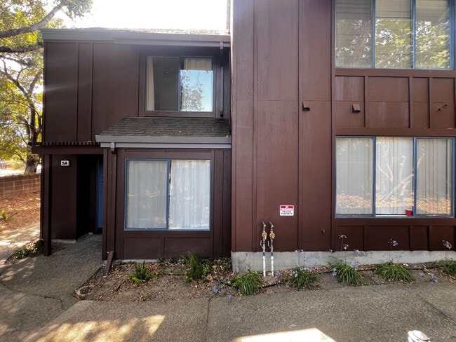 Building Photo - Novato Gem: Beautifully Updated 2-Bedroom Townhome
