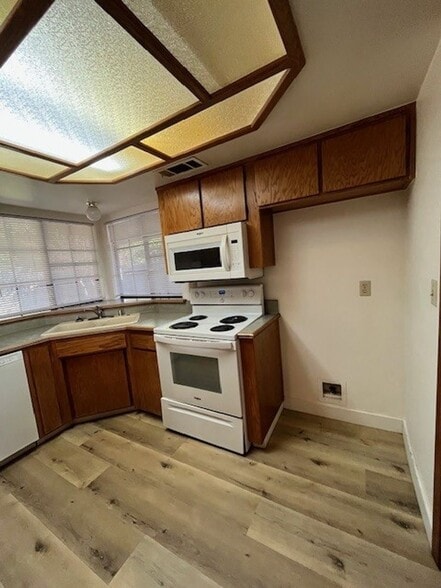 Building Photo - 740 W Vassar Ave