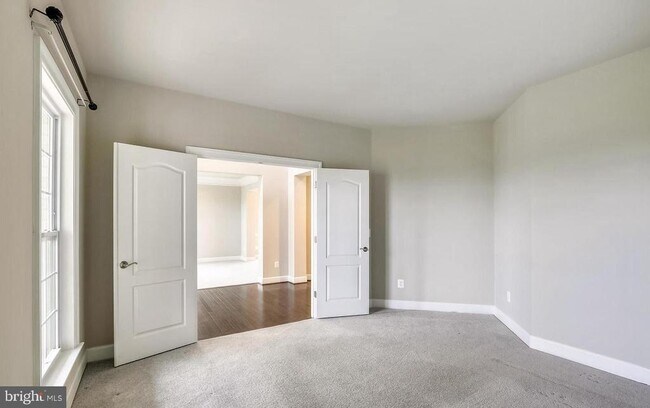 Building Photo - 14673 Falconaire Pl