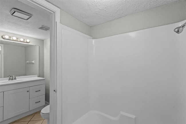 Building Photo - 2202 16th Ave N