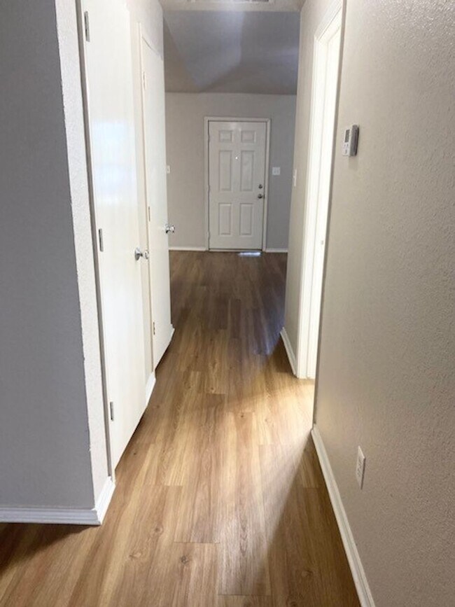 Building Photo - 305 Schumacher Dr