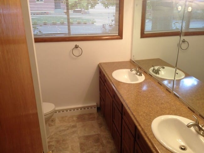 Building Photo - South Hill Charm