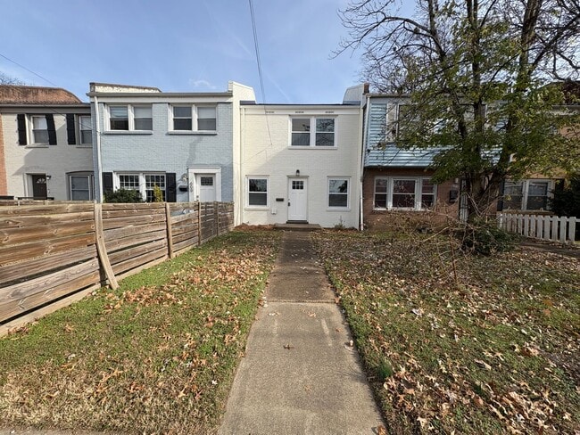 Building Photo - 2 Bedroom Across From McFerrin Park