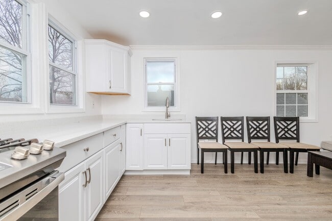 Building Photo - 138 D View Ave