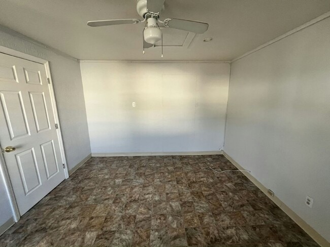 Building Photo - 138 Southland Ct