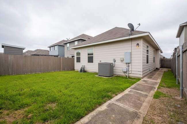 Building Photo - Heartwarming 3 Bedroom, 2 Bath Home in Hor...