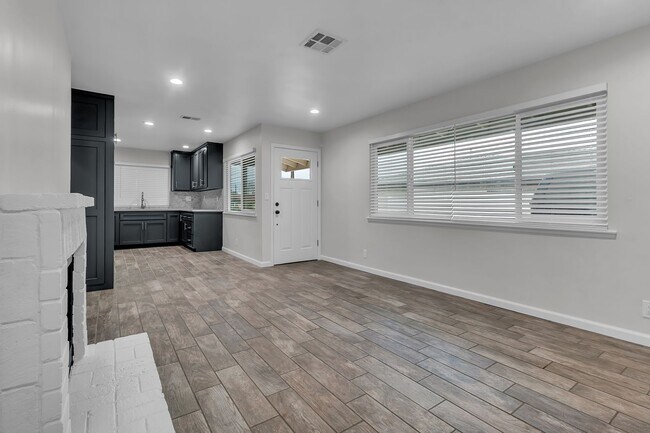 Building Photo - 16223 Haldane St