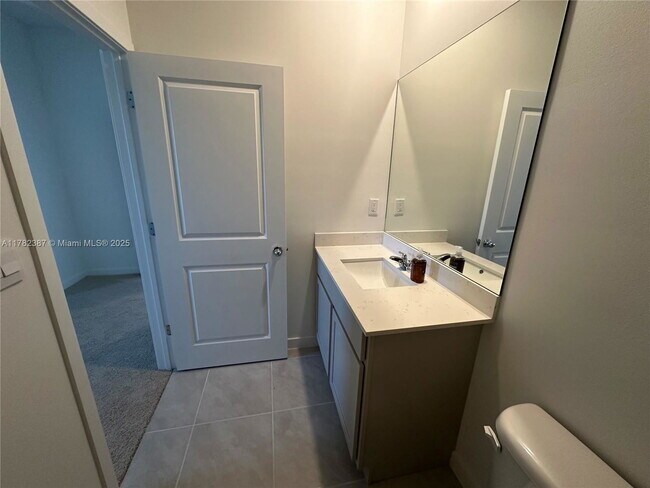 Building Photo - 822 SW 11th Ter