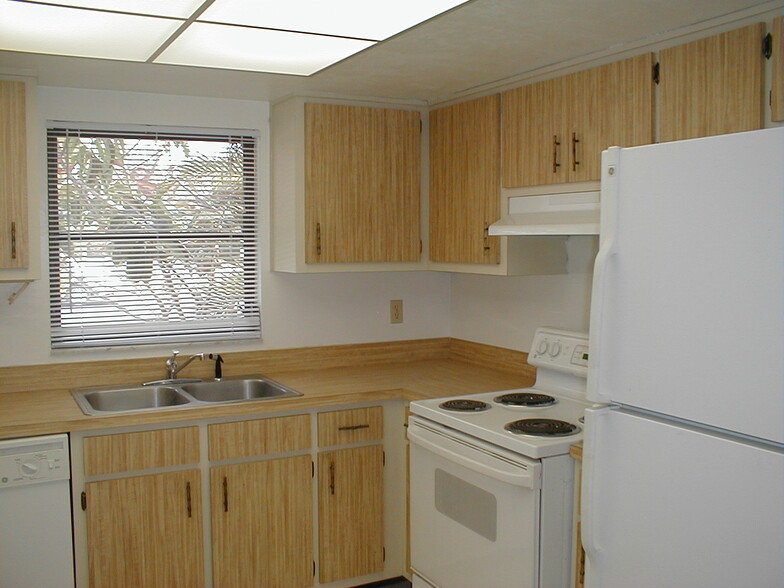 Polynesian Villa Kitchen - 27671 Arroyal Rd