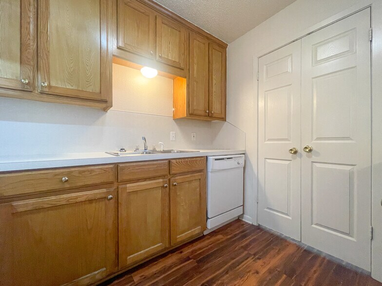 Building Photo - 255 Betty Jane Ln