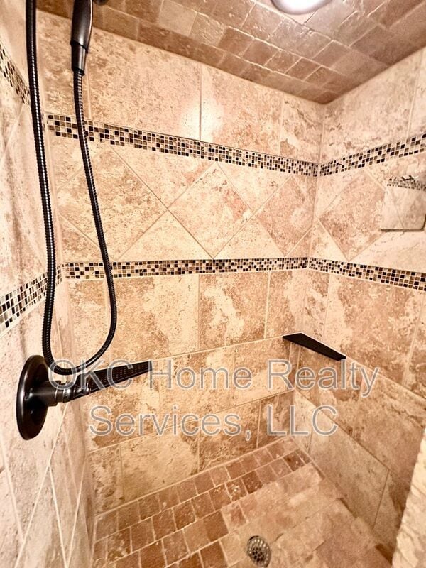 Building Photo - 401 S Bouziden Dr