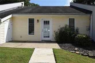 Building Photo - 227 Goshen Ln