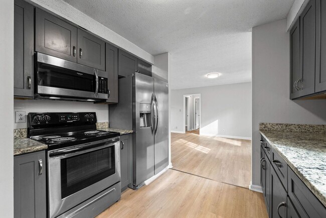 Building Photo - 3 Bedroom 2 Full Bath Home For Rent near Post!