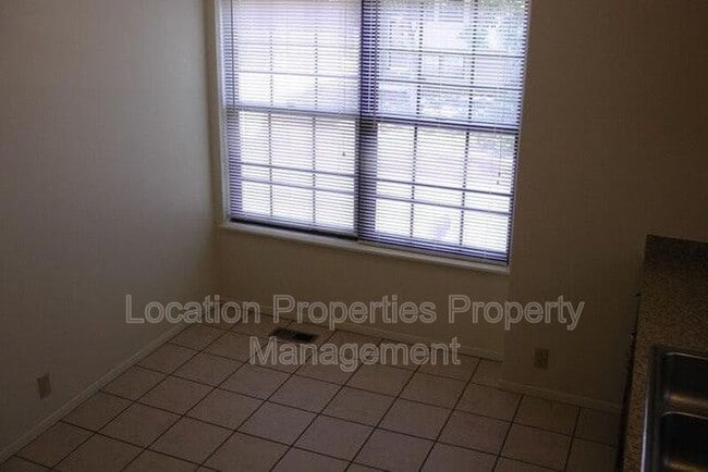 Building Photo - 3209 W 24th Terrace