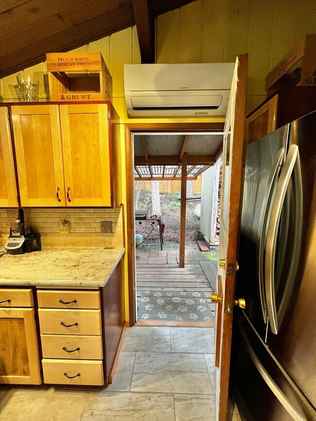 Building Photo - Well Maintained, Cozy, Furnished, Hansville Home on 3/4 Acre Lot!