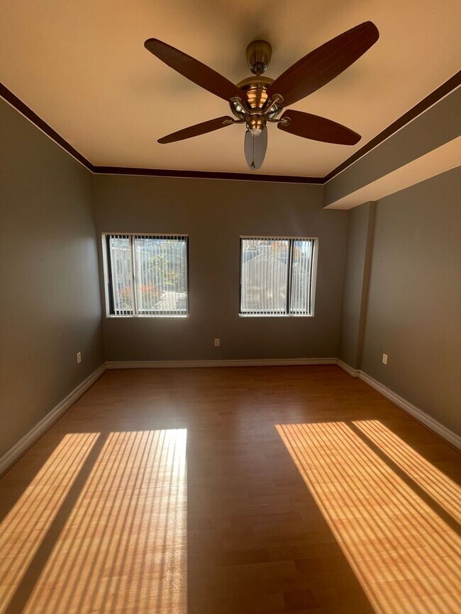 Building Photo - 1 bedroom condo conveniently located in up...