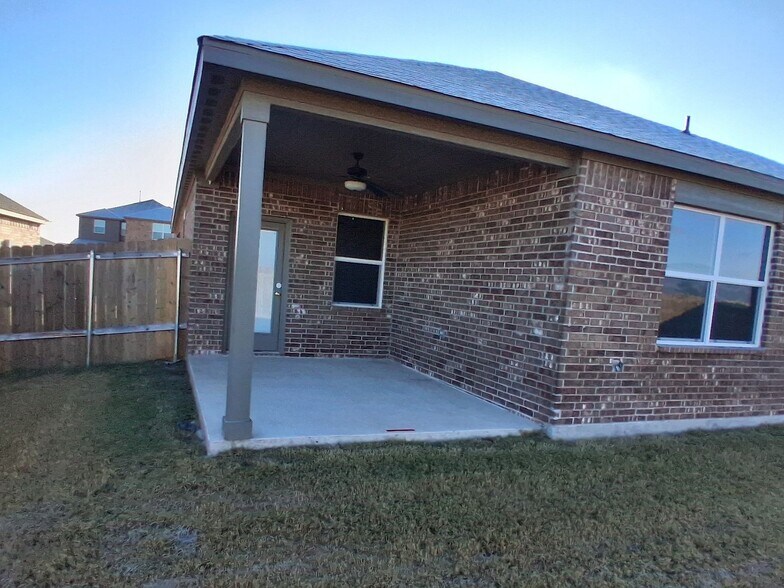 Building Photo - 1020 Calhoun Dr