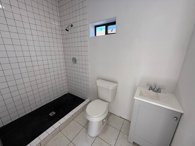 Building Photo - 3217 Diaz St