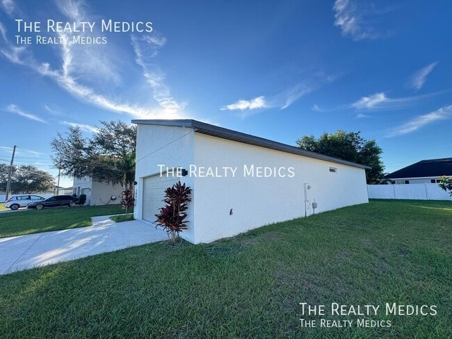 Building Photo - 304 Big Sioux Ln