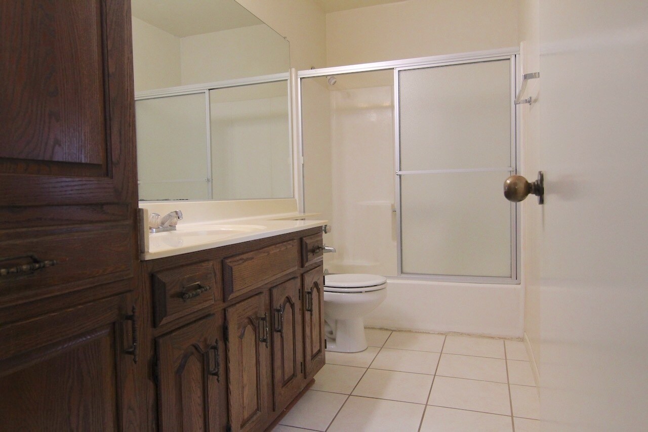 Building Photo - 4267 Beverly Glen Blvd