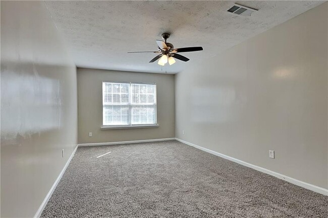 Building Photo - 405 Aristocrat Dr SW