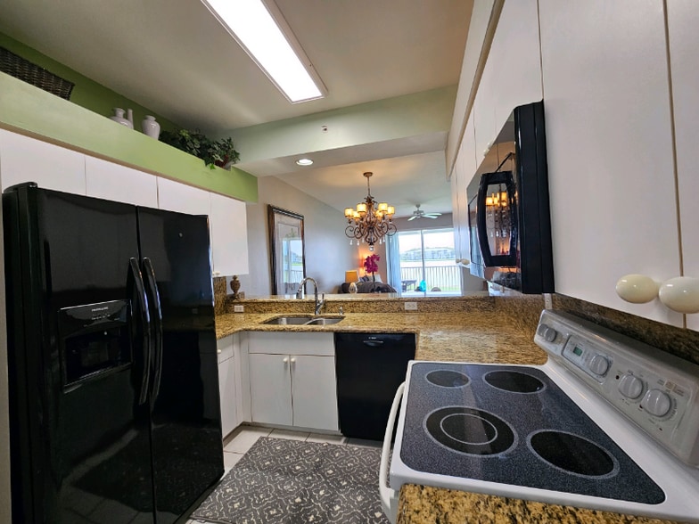 Building Photo - 8056 Queen Palm Ln