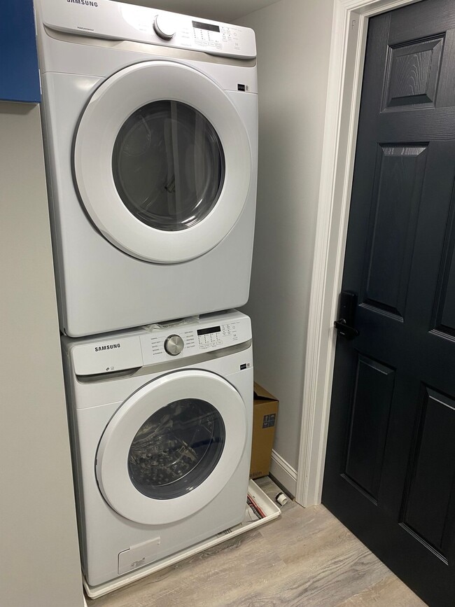 Building Photo - 146 N East Ave