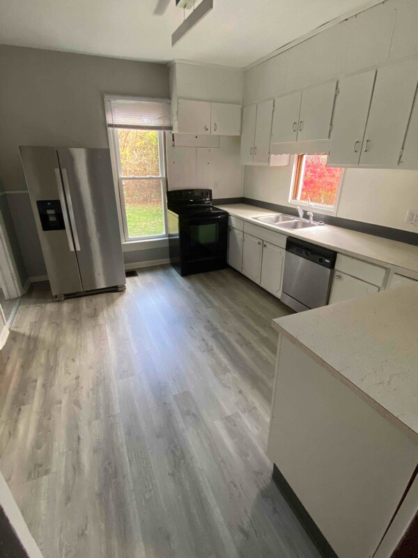 Building Photo - 411 Central Ave