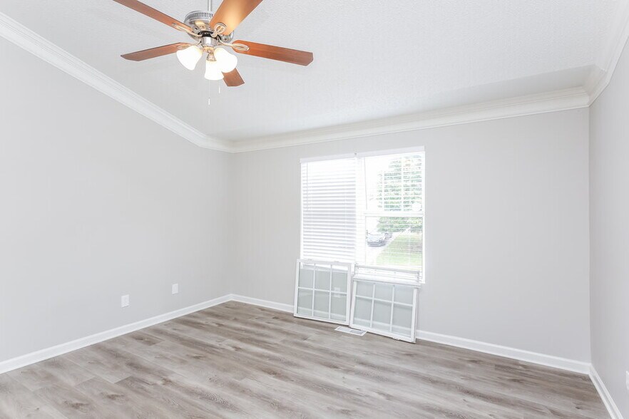 Building Photo - 215 Ashland Manor Dr