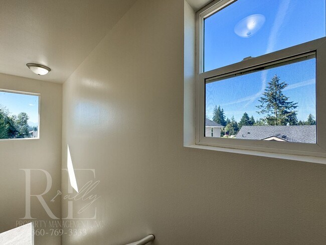 Building Photo - SUPERSIZED 5-Bd HOME