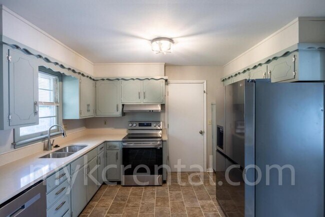 Building Photo - 9108 W 95th St
