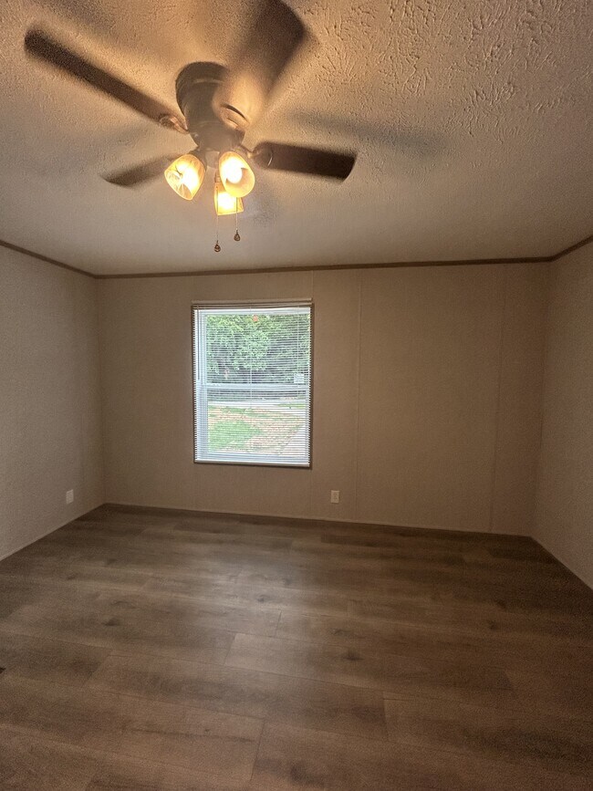 Building Photo - 206 Angel Ct