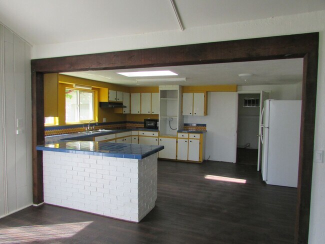 Building Photo - Ranch Style Farm