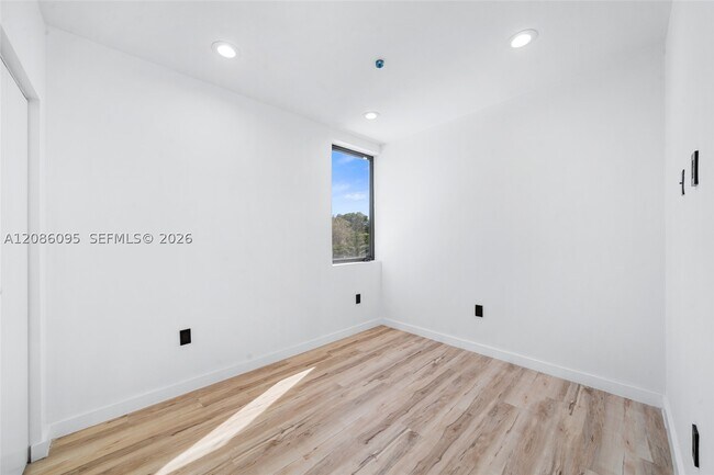 Building Photo - 11 NE 51st St