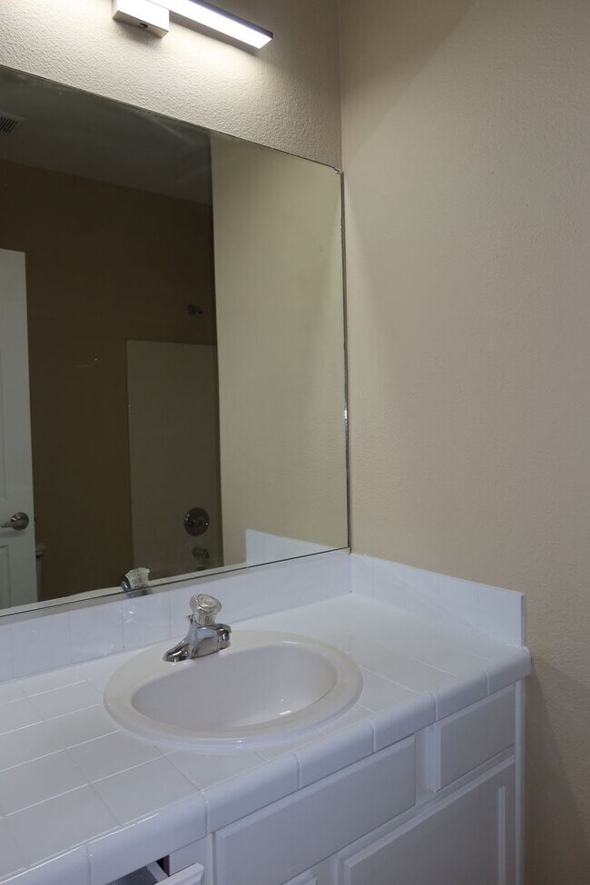 Building Photo - Agavae - MLK / 183 - Remodeled 3BD 2.5BA -...