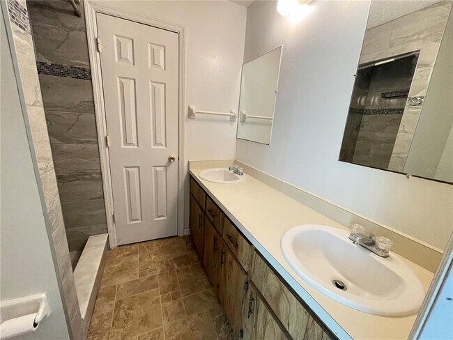 Building Photo - 1193 CR 463