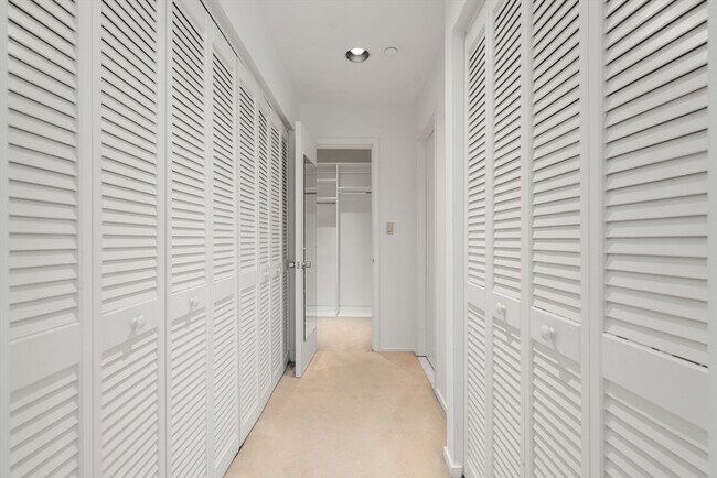 Building Photo - 241 Perkins St