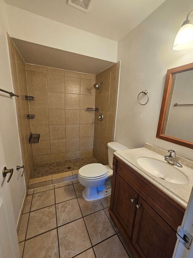 Building Photo - Location Location Location of this nice 3 ...