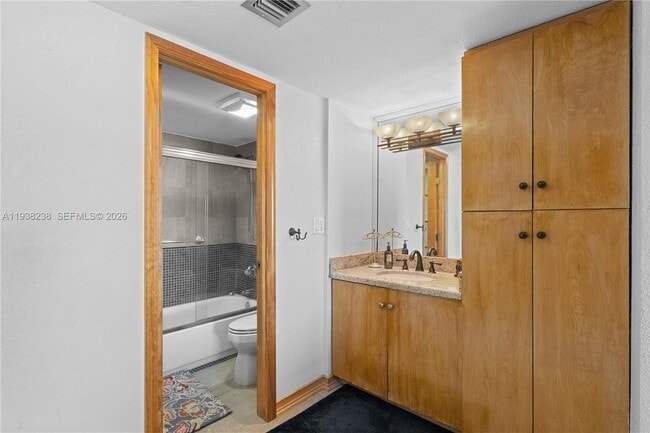 Building Photo - 3675 N Country Club Dr