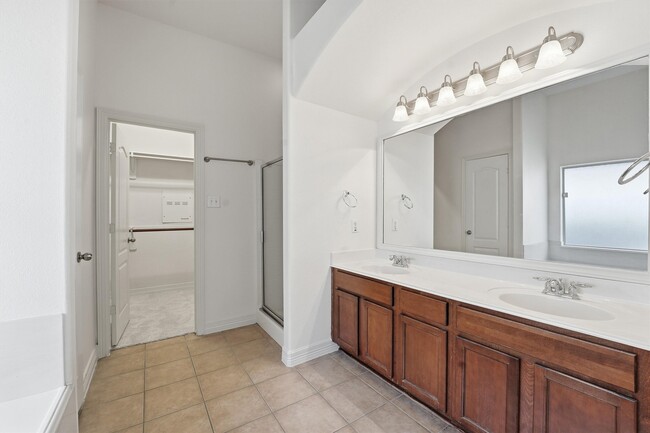 Building Photo - 21654 Horseshoe Dr
