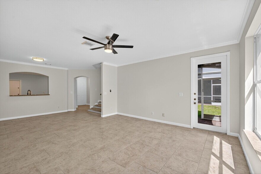 Building Photo - 2213 Oakmont Dr