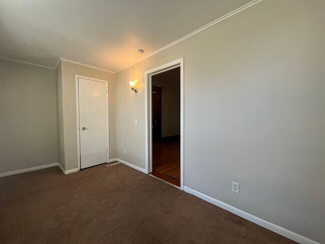 Building Photo - This spacious 3-bedroom lower level duplex...