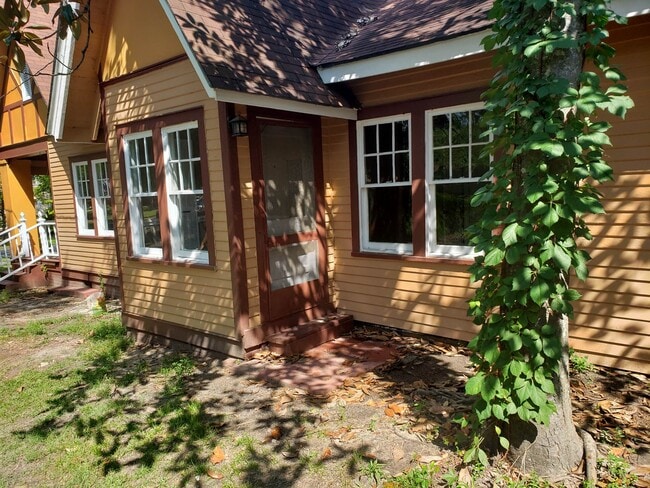 Building Photo - 129 Park Pl