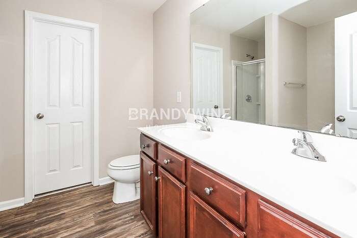 Building Photo - 1713 Eastway Dr