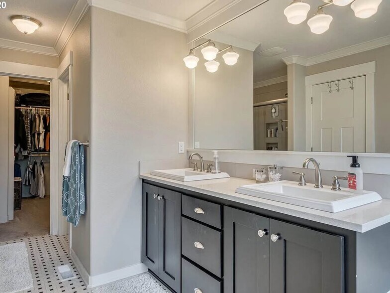 Building Photo - 2518 SE 58th Ave