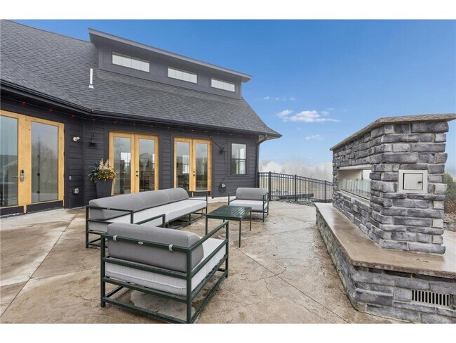 Building Photo - 8689 Deerwood Ln N